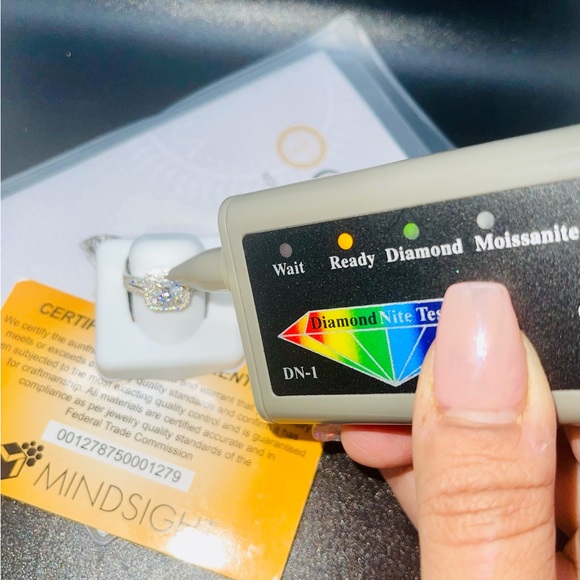 VVS GRA certified Moissanite diamond engagement ring, 100% passes diamond tester - Picture 5 of 6